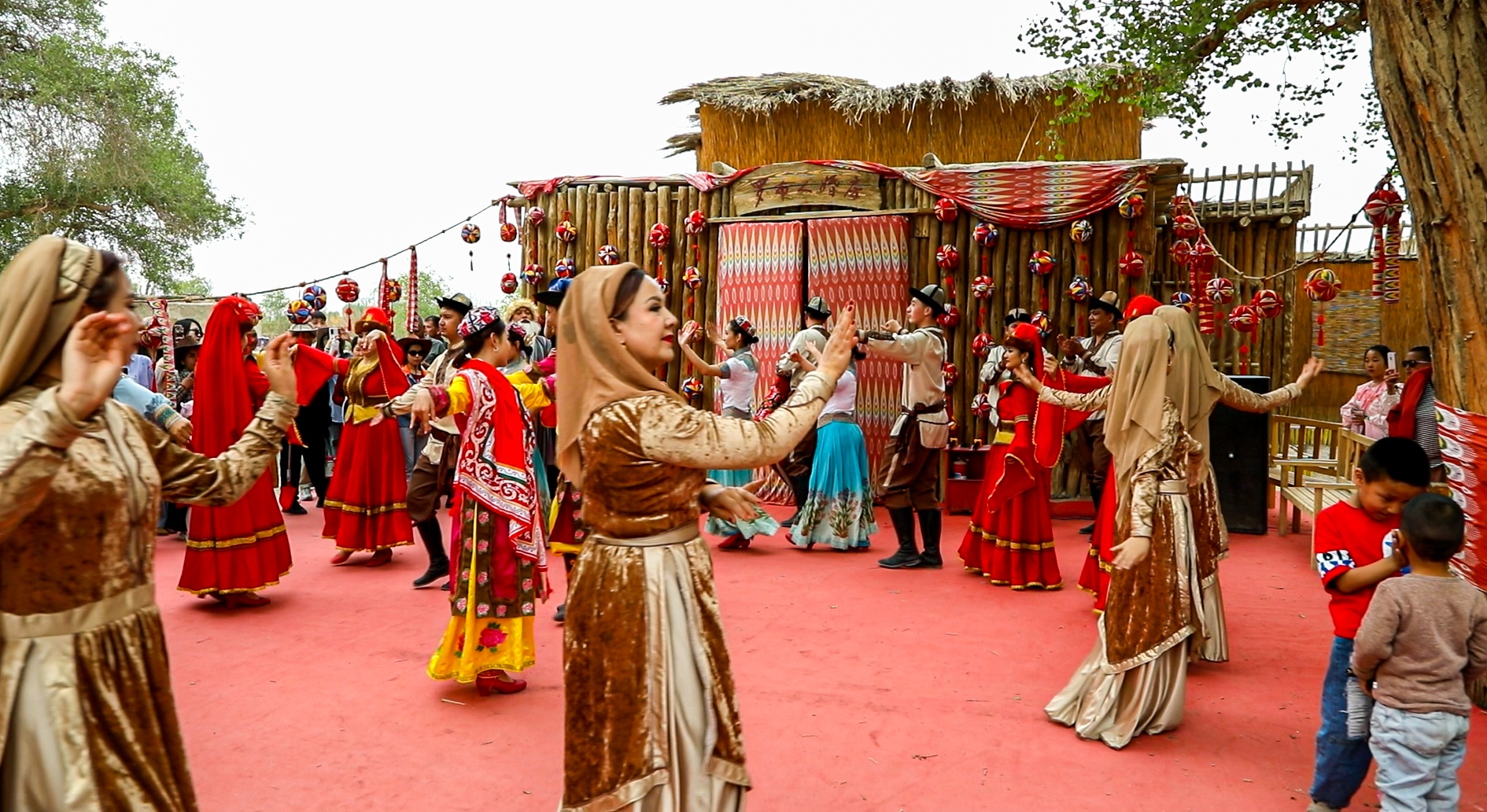 尉犁：“沙漠游”热度高多样服务提升游客体验(图6)