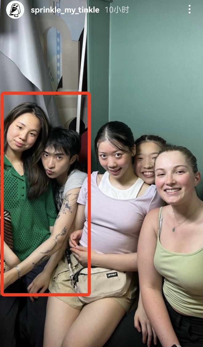伊能静儿子晒毕业旅行同行的全是女生搂着女同学拍照无惧争议(图3)