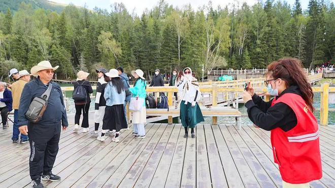 布尔津：优质旅游服务让游客体验别样的旅行(图3)