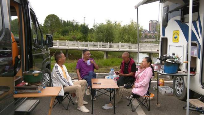 安顺经开区：避暑胜地房车旅行成游客“新宠”(图3)