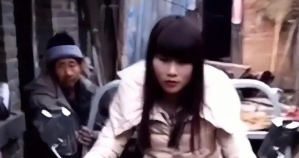 50岁老人捡破烂养大弃婴如今女儿身价千万卖公司陪父环球旅行(图10)