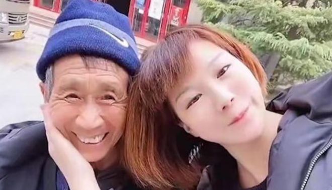 50岁老人捡破烂养大弃婴如今女儿身价千万卖公司陪父环球旅行(图14)