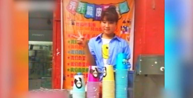 50岁老人捡破烂养大弃婴如今女儿身价千万卖公司陪父环球旅行(图16)