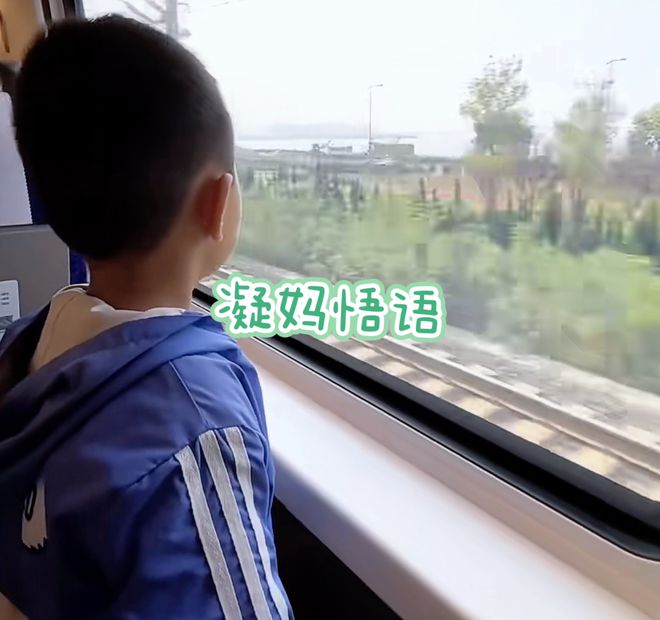 奶爸建议不要带6岁以下孩子旅行原因太真实评论区却吵翻天(图6)