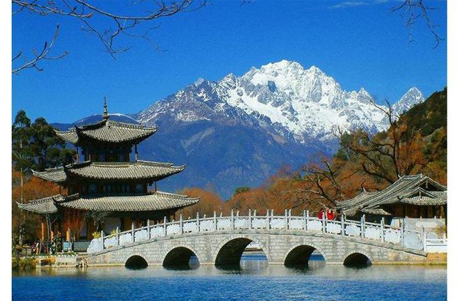 8-9月去云南旅行报团多少钱？本地纯玩团7天6晚跟团游预算及路线(图1)
