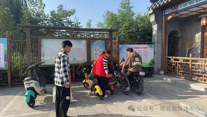 睢县旅游发展服务中心开展国庆节文明旅游宣传教育志愿服务活动(图1)