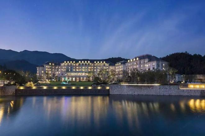 中老年聚会旅游新标杆：年服务40万用户链接4000+旅行社泊心湾如何闯出增量生意？(图1)