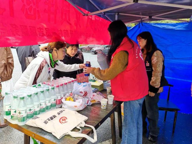 向国庆献礼与志愿同行—全州各级团组织开展国庆假期志愿服务(图1)