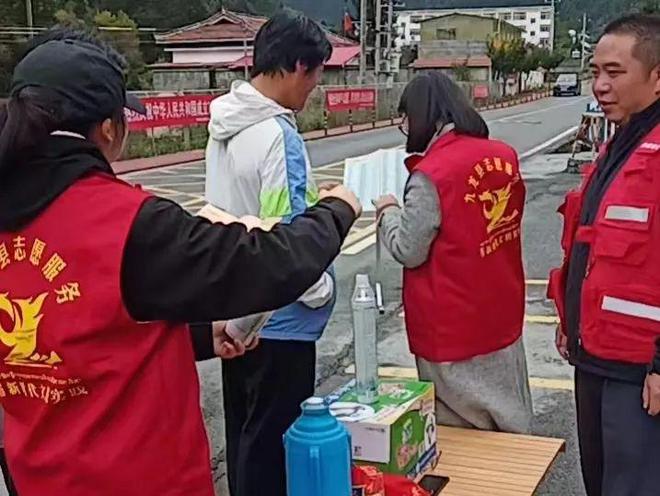 向国庆献礼与志愿同行—全州各级团组织开展国庆假期志愿服务(图4)