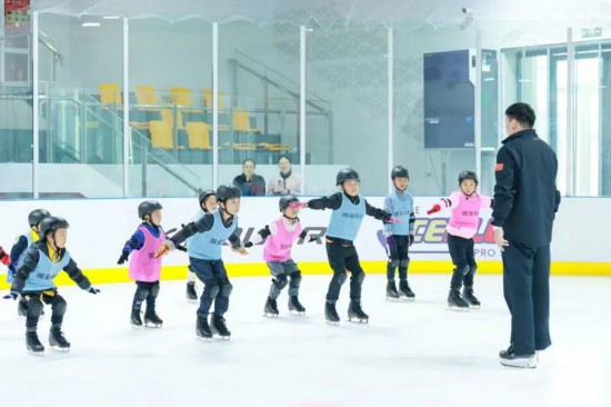 冰上运动火热、冰雪旅游“拼图”就位上海变身冰雪消费“热地”(图2)