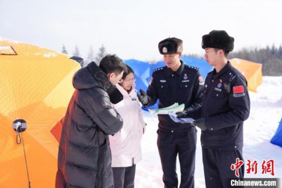 中外游客在吉林边陲小城遇到暖心事(图1)