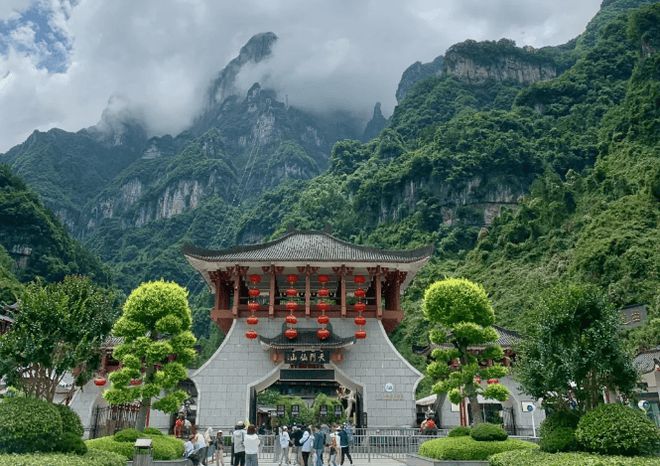 春节要到了这份张家界四天三晚旅游超全攻略包含衣食住行！(图1)