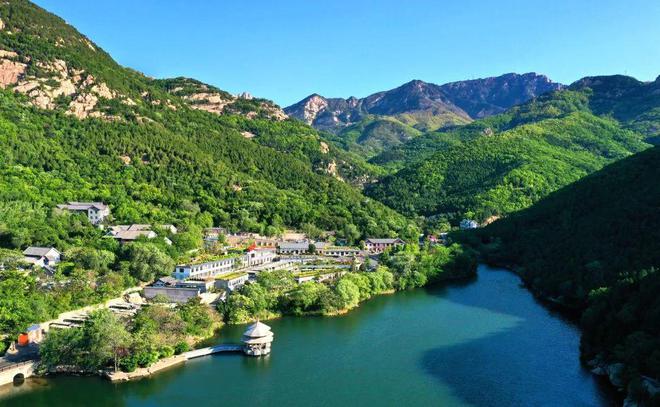 泰山景区客运：心服务点亮游客“心路程”｜第五届“中国服务”·旅游产品创意案例（2）(图1)