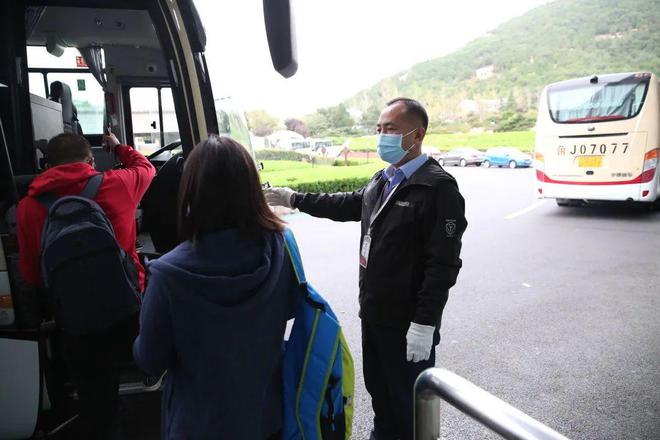 泰山景区客运：心服务点亮游客“心路程”｜第五届“中国服务”·旅游产品创意案例（2）(图2)