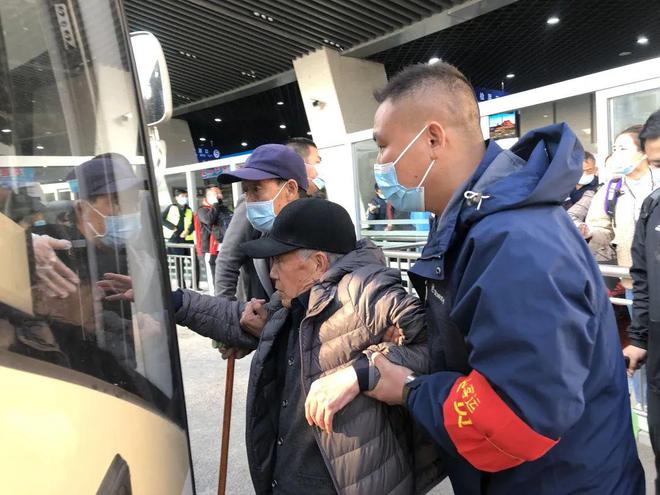泰山景区客运：心服务点亮游客“心路程”｜第五届“中国服务”·旅游产品创意案例（2）(图7)