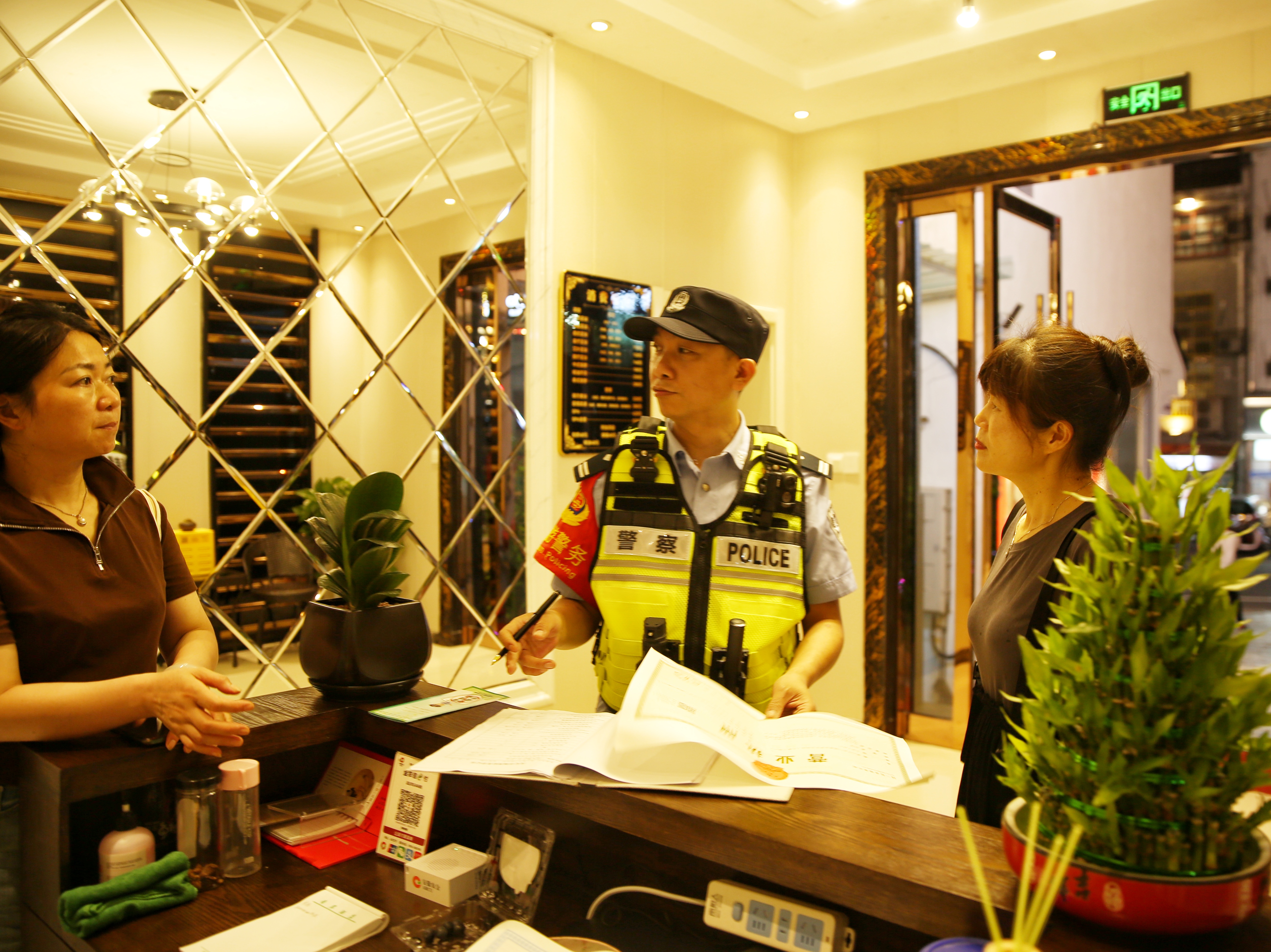 黄山风景区公安局：“警务+服务”用“温度”守护旅游“热度”(图3)