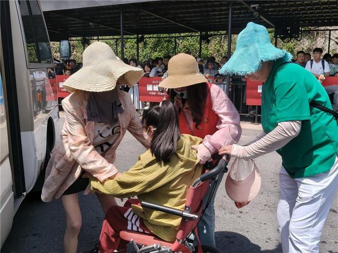 五一假期社旅志愿服务联动护航游客美好假期(图3)