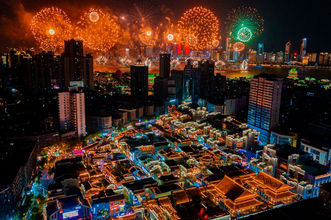 万寿宫历史文化街区：赣鄱记忆的当代活化样本与商业运营标杆｜第七届“中国服务”·旅游产品创意案例（1）(图1)