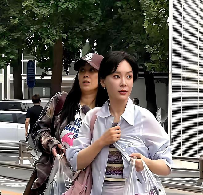 熊猫体育：那英起床放嗨歌陈数捂心叫停！网友：找到了旅行的意义(图7)