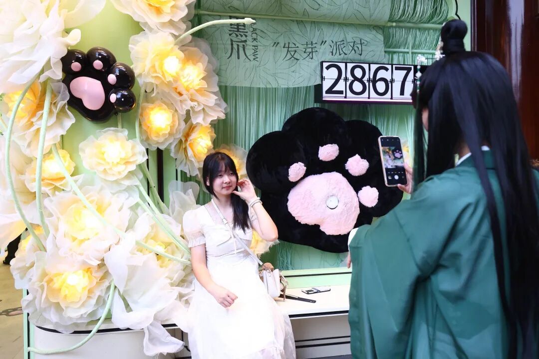 熊猫体育：暑期旅游盘点：电影带火主题旅游3小时航行圈出境游受青睐(图1)