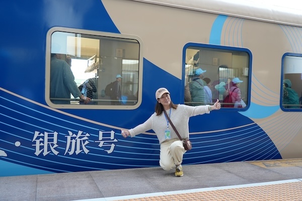 黑龙江开行首趟“悠享龙江·银旅号”适老化港澳方向旅游列车(图2)