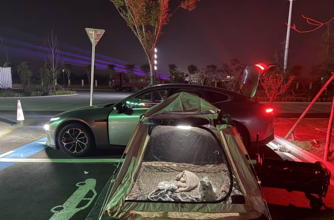 年轻人旅游带帐篷过夜引关注专家：鼓励探索精神但安全是前提(图1)