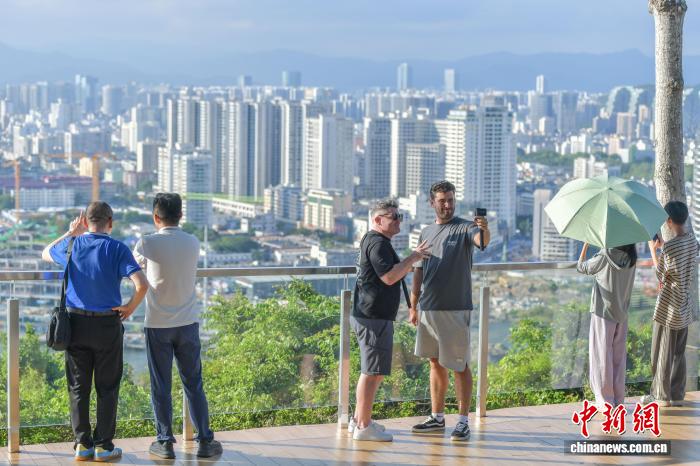 熊猫体育：海南自贸港新政促旅游开放(图1)