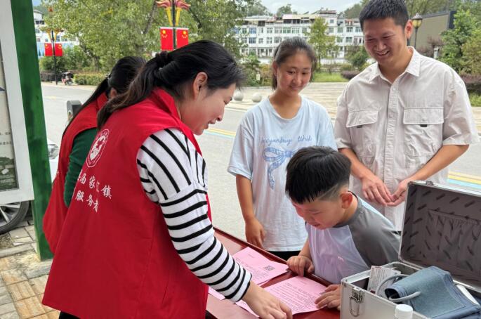 熊猫体育平台：安徽金寨：文明旅游处处景暖心服务时时在(图2)