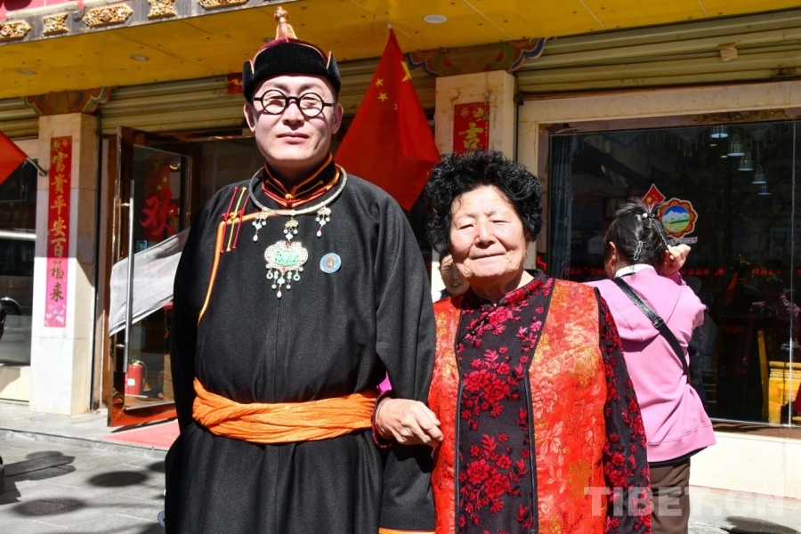 高原银发旅行热西藏不再是远方(图3)