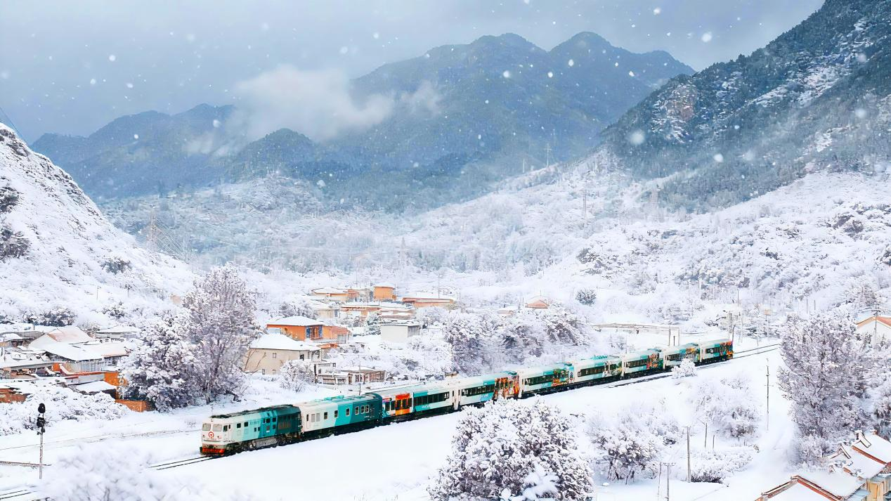 “星光·燕赵号”首发张家口开启冰雪旅行新体验(图1)