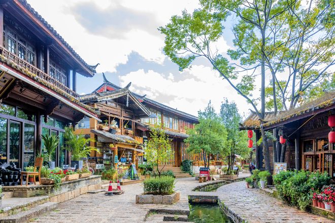熊猫体育网站：云南旅游六天本地旅行社云南旅游团6天行程+专属导游服务报价(图7)