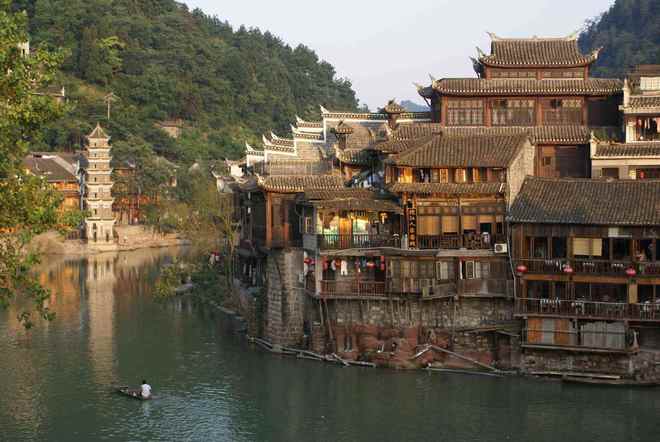 湖南拼小团金牌靠谱旅游服务湖南中青获游客一致好评认可(图1)